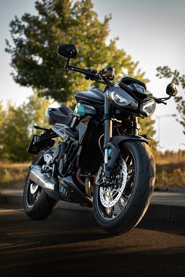 Triumph Street Triple u silnice